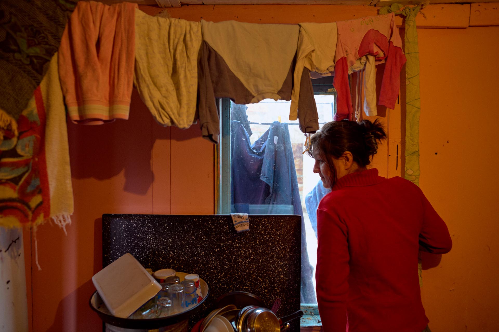 Elhame has lived with her husband Flurim and their 2 children Senhia, 4, and Erduan, 8, in the Cesmin Lug Camp for the last 10 years. Living here has severely damaged their health, and weekly she checks the lead in their blood. The lead pollution severely affects the evolution and growth of children, making it difficult to learn and may ultimately result in death.